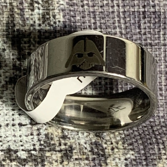 NWT Stainless Steel Darth Vader Head Etched Ring - Picture 5 of 12